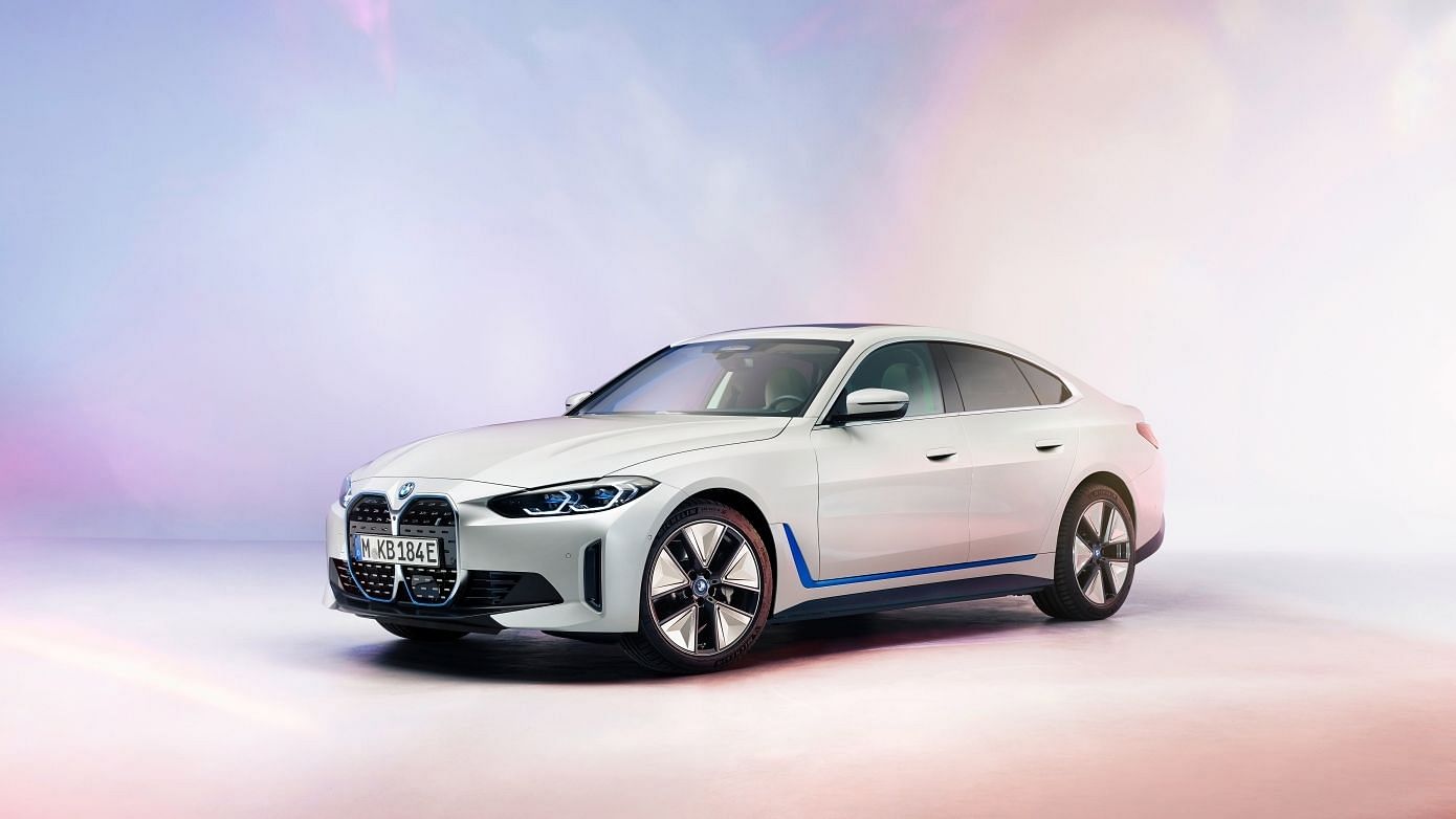 The BMW i4 model line will be available in different versions covering ranges of up to 590km (WLTP) and up to 300 miles.