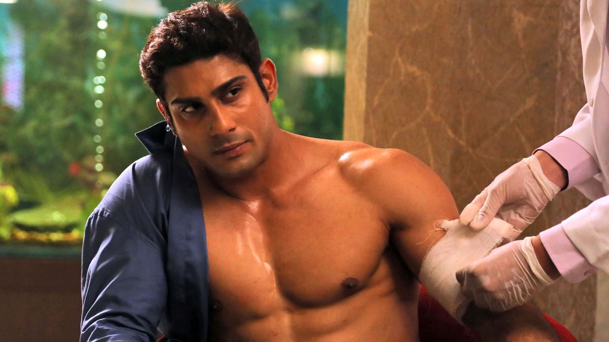 Prateik Babbar plays a no-nonsense cop named Virkar.