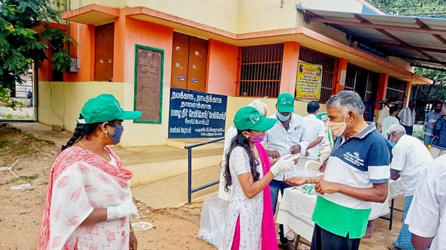 A family from Coimbatore runs a free, 24x7 funeral service called ‘Ilavasa Neethar Sevai’ to provide logistical support for free for families who have lost a loved one.