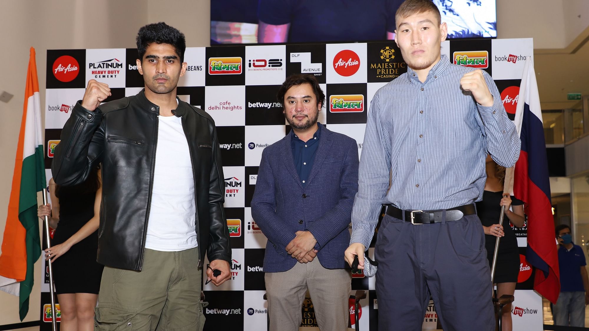 Vijender Singh and Artysh Lopsan at the announcement of their bout in New Delhi.&nbsp;