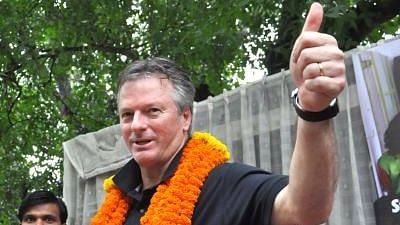 Steve Waugh being greeted by his Indian Fans.&nbsp;