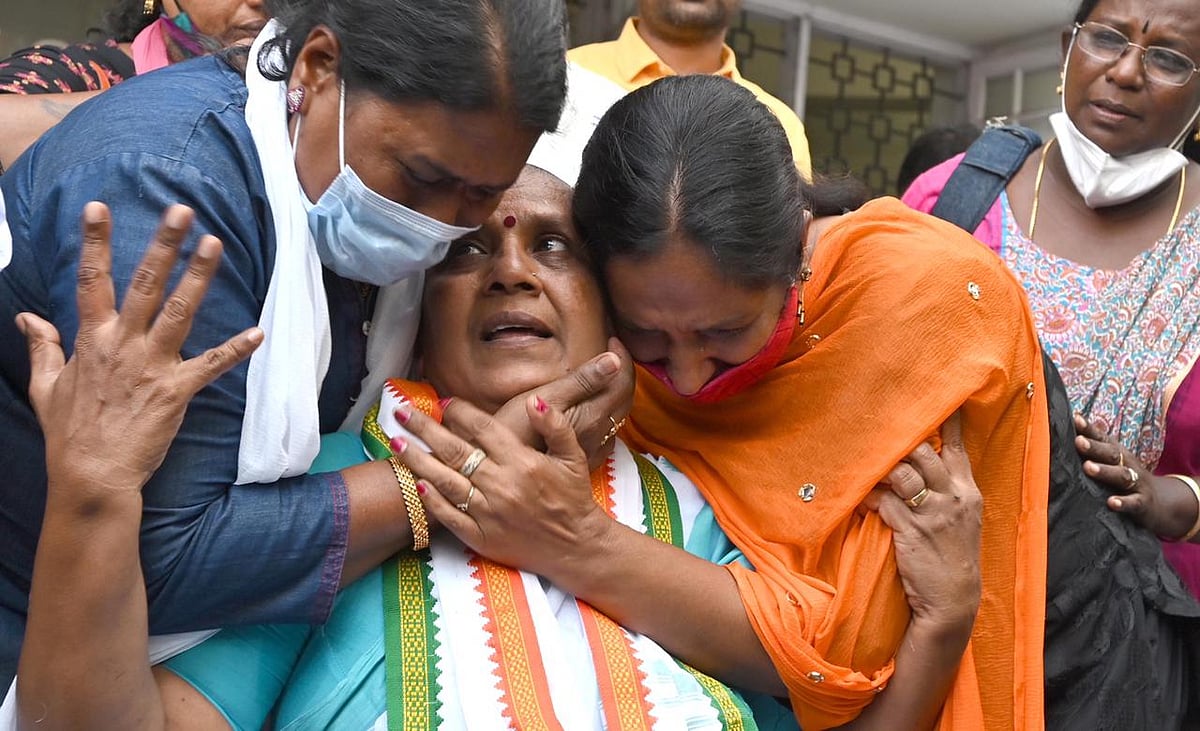 Kerala: Denied Ticket, Mahila Cong  Chief Quits, Shaves Head