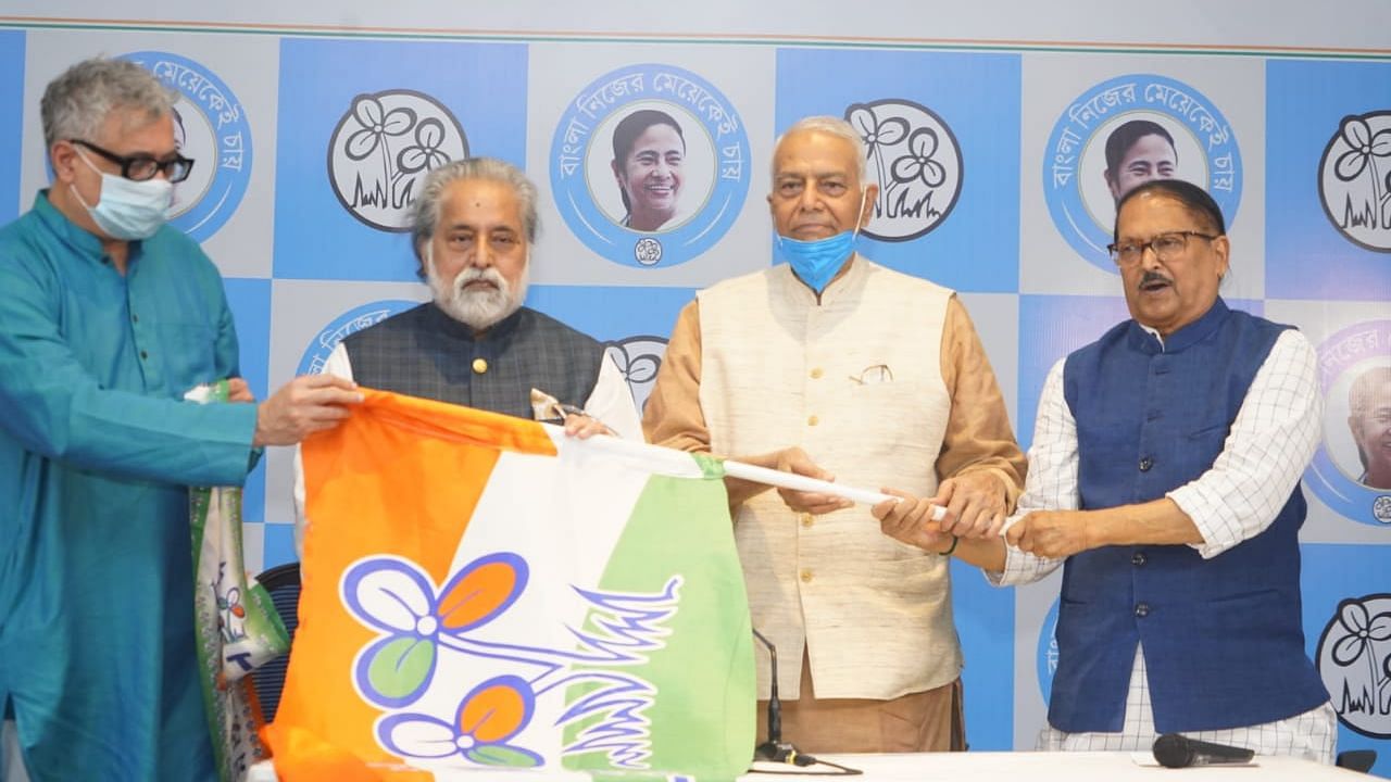 Former Union minister and BJP leader Yashwant Sinha joined the Trinamool Congress in Kolkata on Saturday, 13 March, just days ahead of the elections in West Bengal.