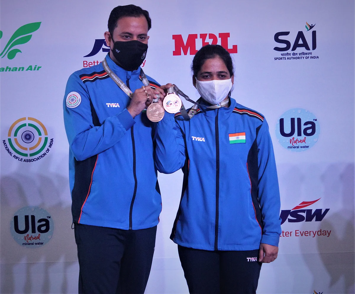 Sanjeev Rajput and Tejaswini Sawant stand with their gold medal after winning the final of the 50m Rifle 3 Positions Mixed Team event at the 2021 ISSF World Cup.