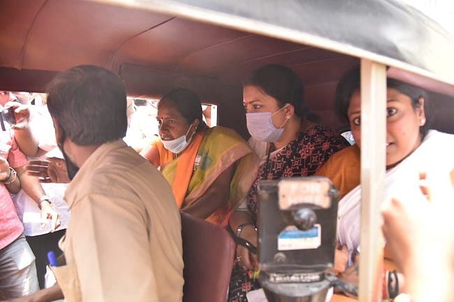 Irani took an auto ride with Vanathi Srinivasan before addressing a meeting of BJP workers in the constituency.