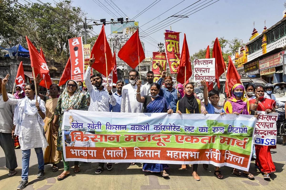 Left-wing and Samjukta Kisan Morcha activists stage a protest in support of the nationwide strike, called by farmers unions against the three farm laws, in Ranchi, Friday, March 26, 2021