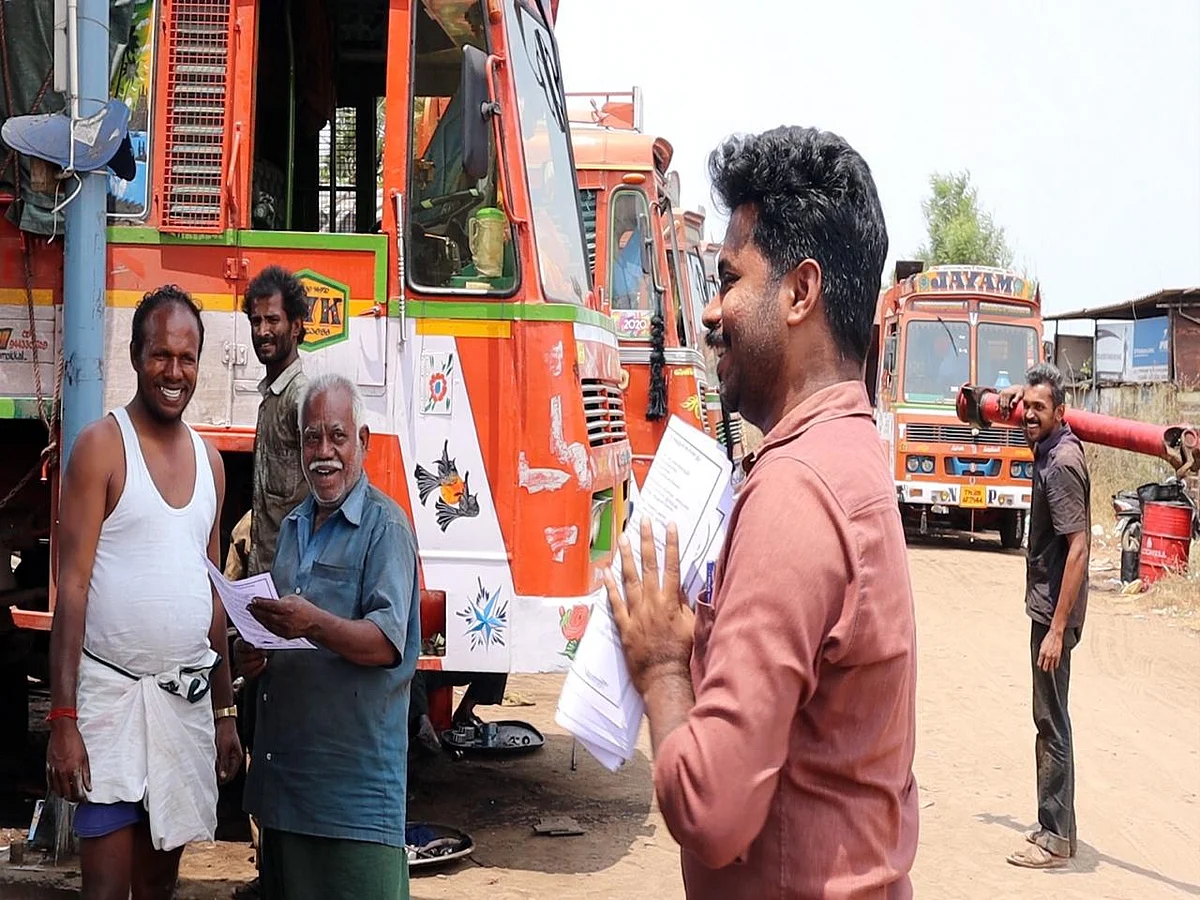 Deepan has been visiting several communities in Namakkal to gather support.
