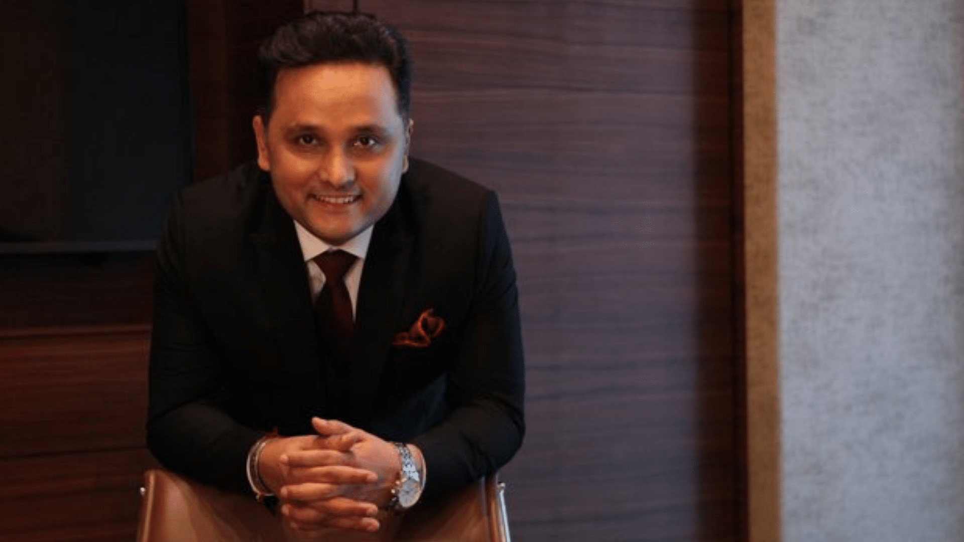 <div class="paragraphs"><p>Author Amish Tripathi</p></div>