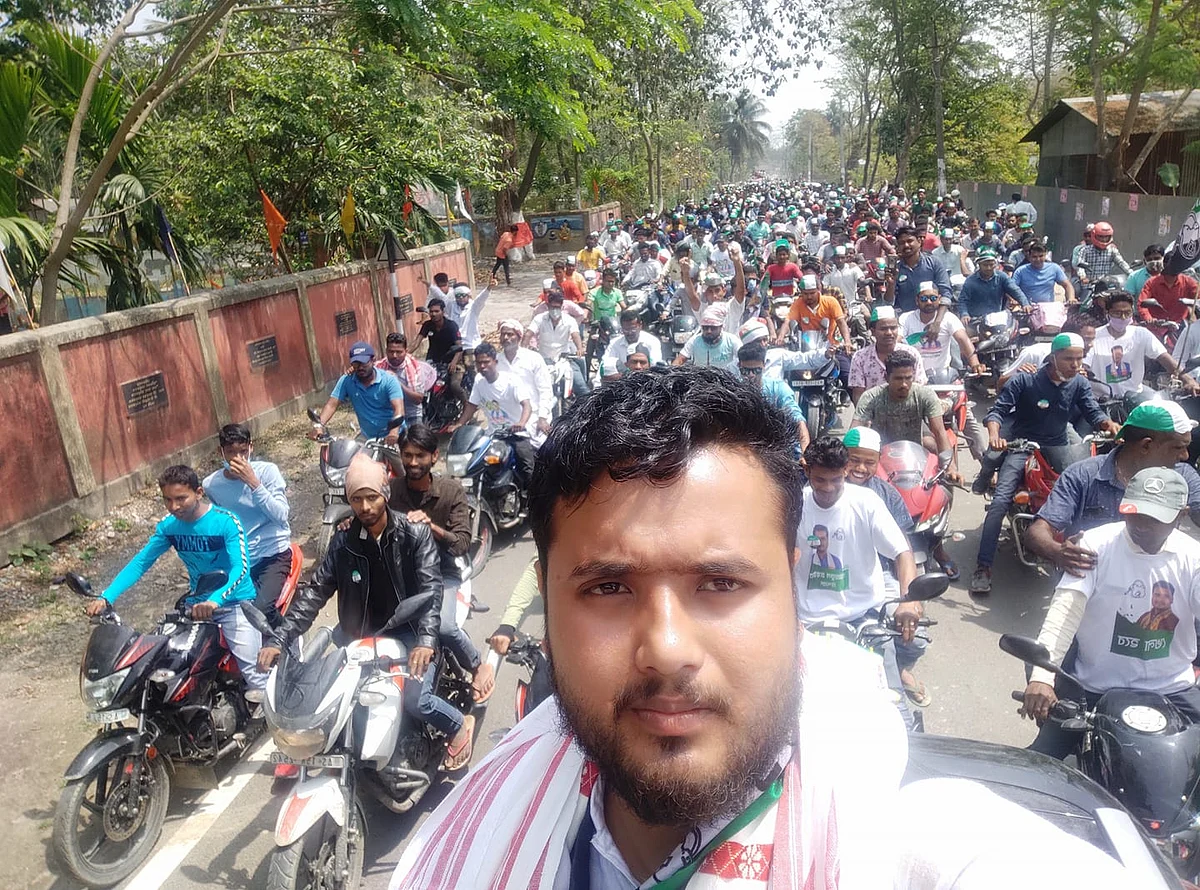 <div class="paragraphs"><p>Ashraful in a bike rally while campaigning in Chenga. </p></div>