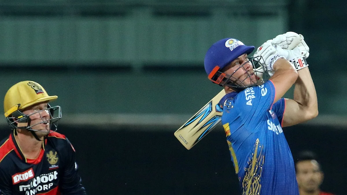 Chris Lynn attacks RCB’s spinners during his 49. 