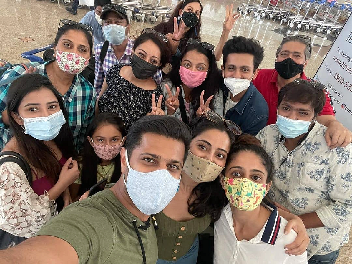 Team <i>Ghum Hai Kisikey Pyaar Meiin</i> on their way to Goa.