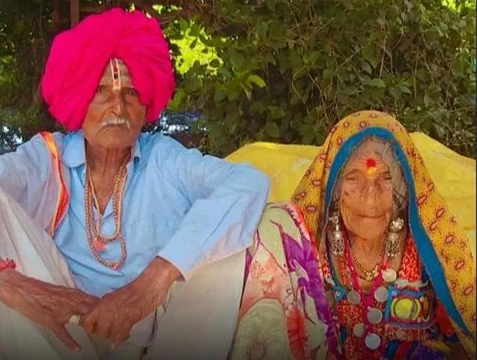 <div class="paragraphs"><p>Dhenu Chavan and Motabai Chavan</p></div>