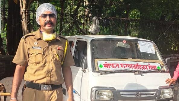 Constable Tejesh Sonawane has been helping patients reach hospitals in time – without charging a penny.