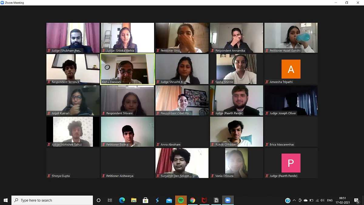 <div class="paragraphs"><p>2021 batch of BMM (Journalism) during moot court.</p></div>