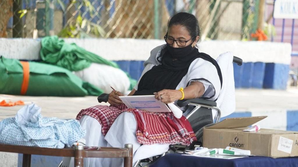 West Bengal Chief Minister Mamata Banerjee on Tuesday, 13 April, began a dharna at Gandhi Murti in Kolkata.