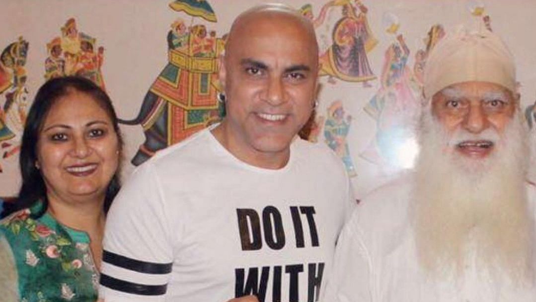 <div class="paragraphs"><p>Baba Sehgal with his father.</p></div>