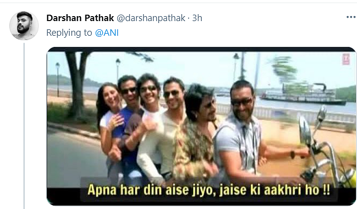 Twitter Reacts As Delhiites Crowd Liquor Stores Before Lockdown