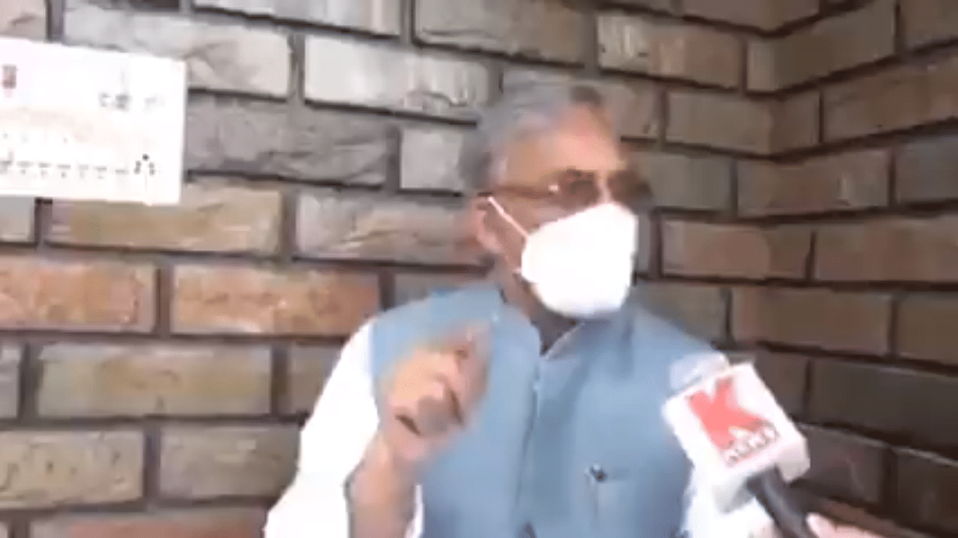 <div class="paragraphs"><p>Ex Uttarakhand CM Says Every Virus Has Right to Live, Gets Trolled</p></div>