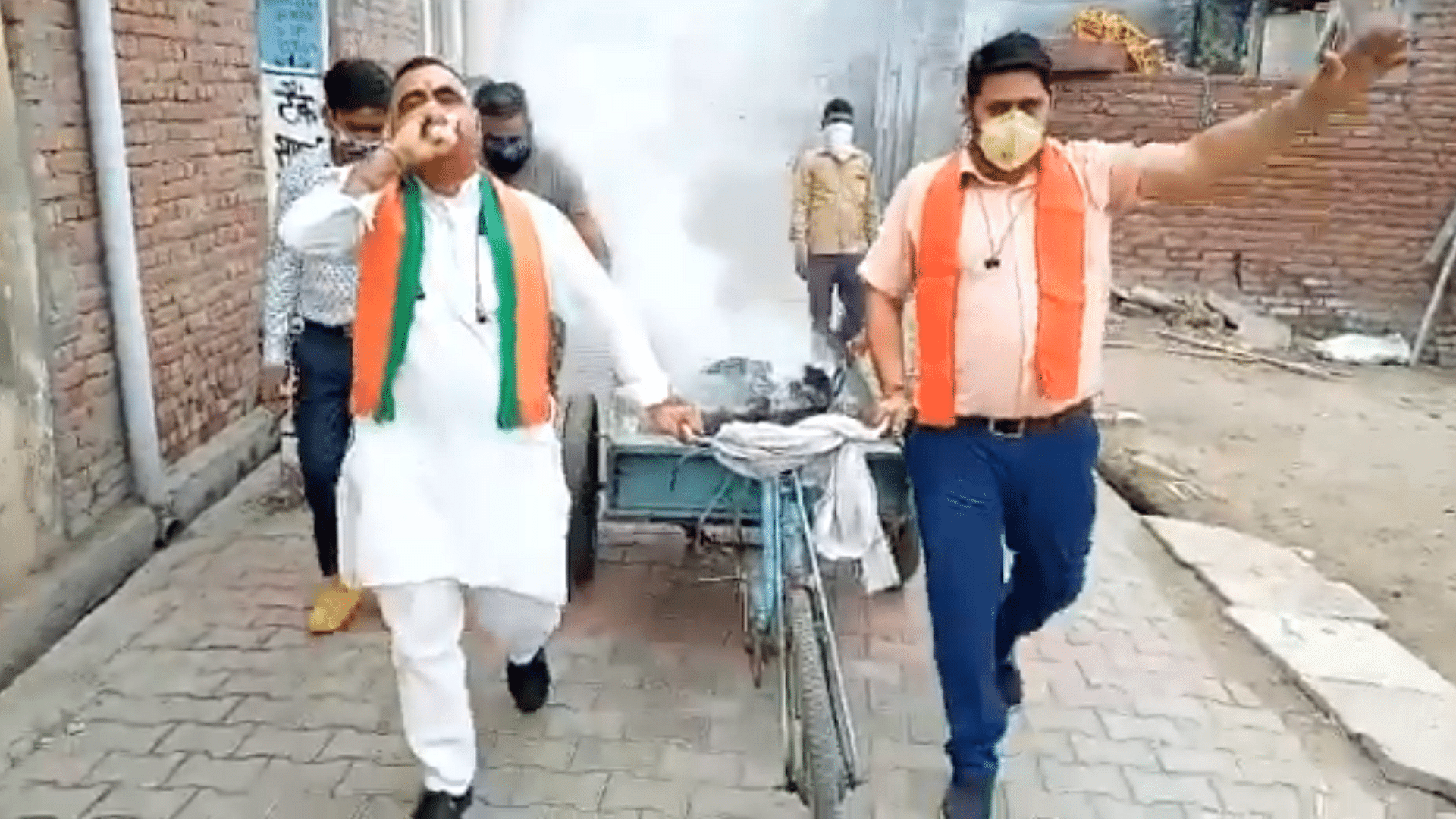 <div class="paragraphs"><p>BJP Leader Gopal Sharma blowing conch in Meerut to end COVID-19.</p></div>