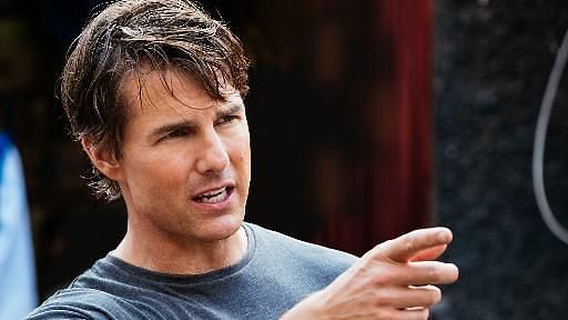 <div class="paragraphs"><p>Tom Cruise returns his Golden Globe trophies.&nbsp;</p></div>