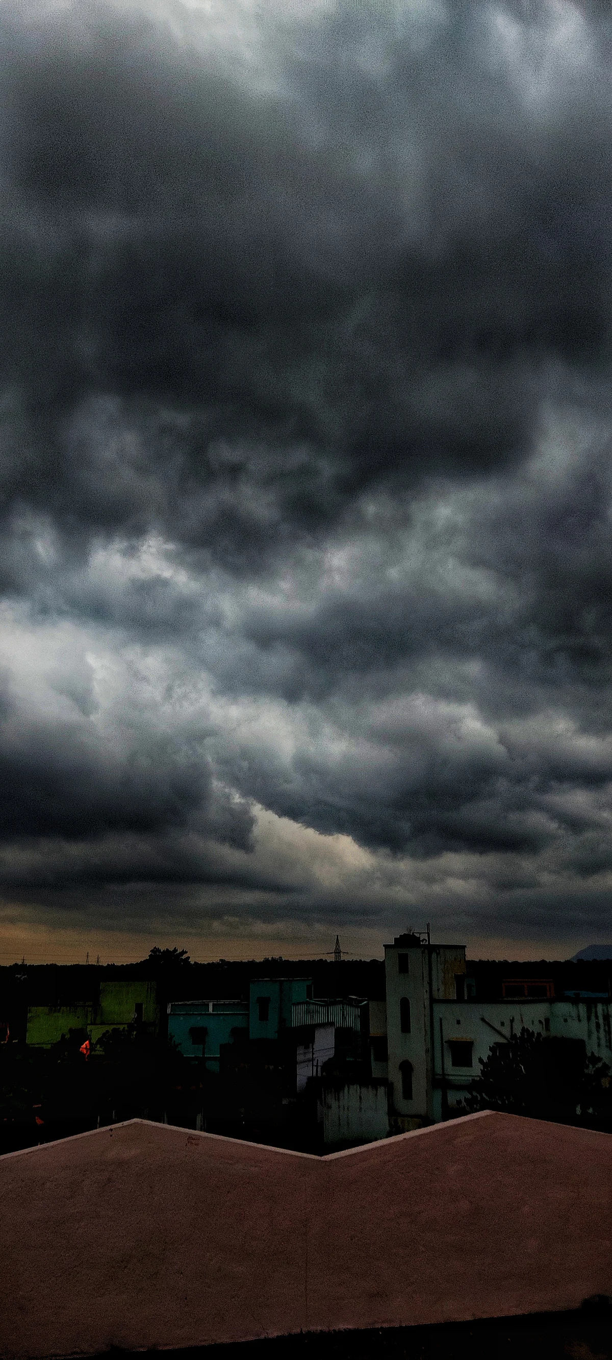 Even at 11 am, the visibility was poor due to dark clouds.