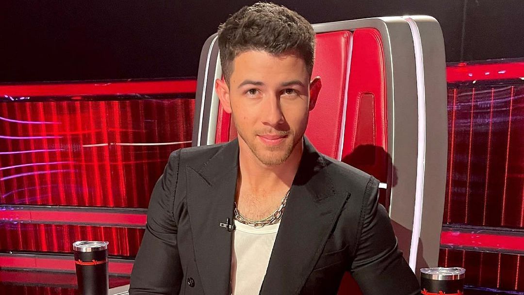 <div class="paragraphs"><p>Nick Jonas has  suffered an injury on the sets of The Voice.</p></div>