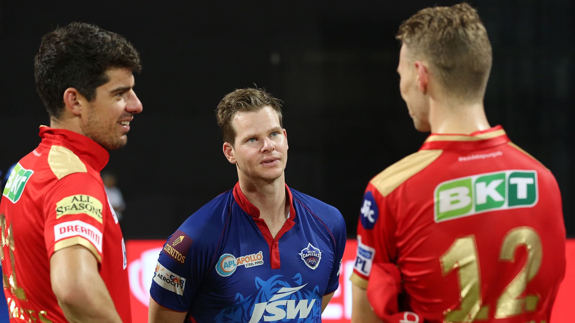 Steve Smith chatting with Moises Henriques and Riley Meredith during IPL 2021.&nbsp;