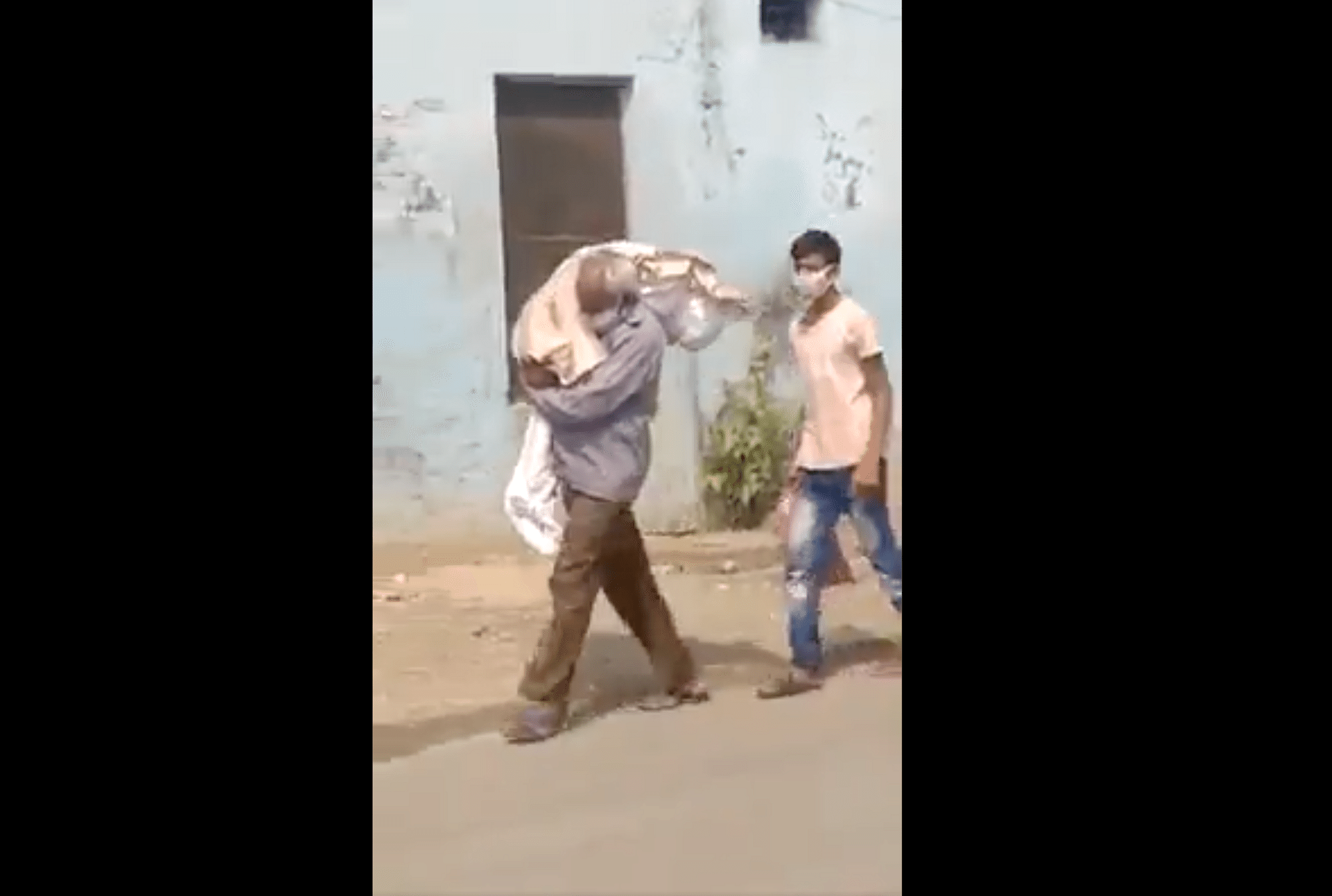 In a distressing incident, a man from a marginalised community carried his 11-year-old daughter’s body on his shoulders to reach a burial ground in Jalandhar town on Monday, 10 May.