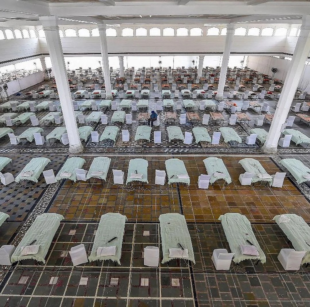 COVID centre at Gurudwara Rakab Ganj Sahib with 250 beds and oxygen supply.