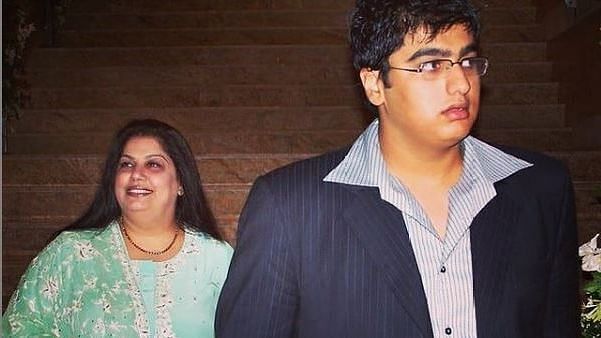 <div class="paragraphs"><p>Arjun Kapoor and late mother Mona Shourie</p></div>