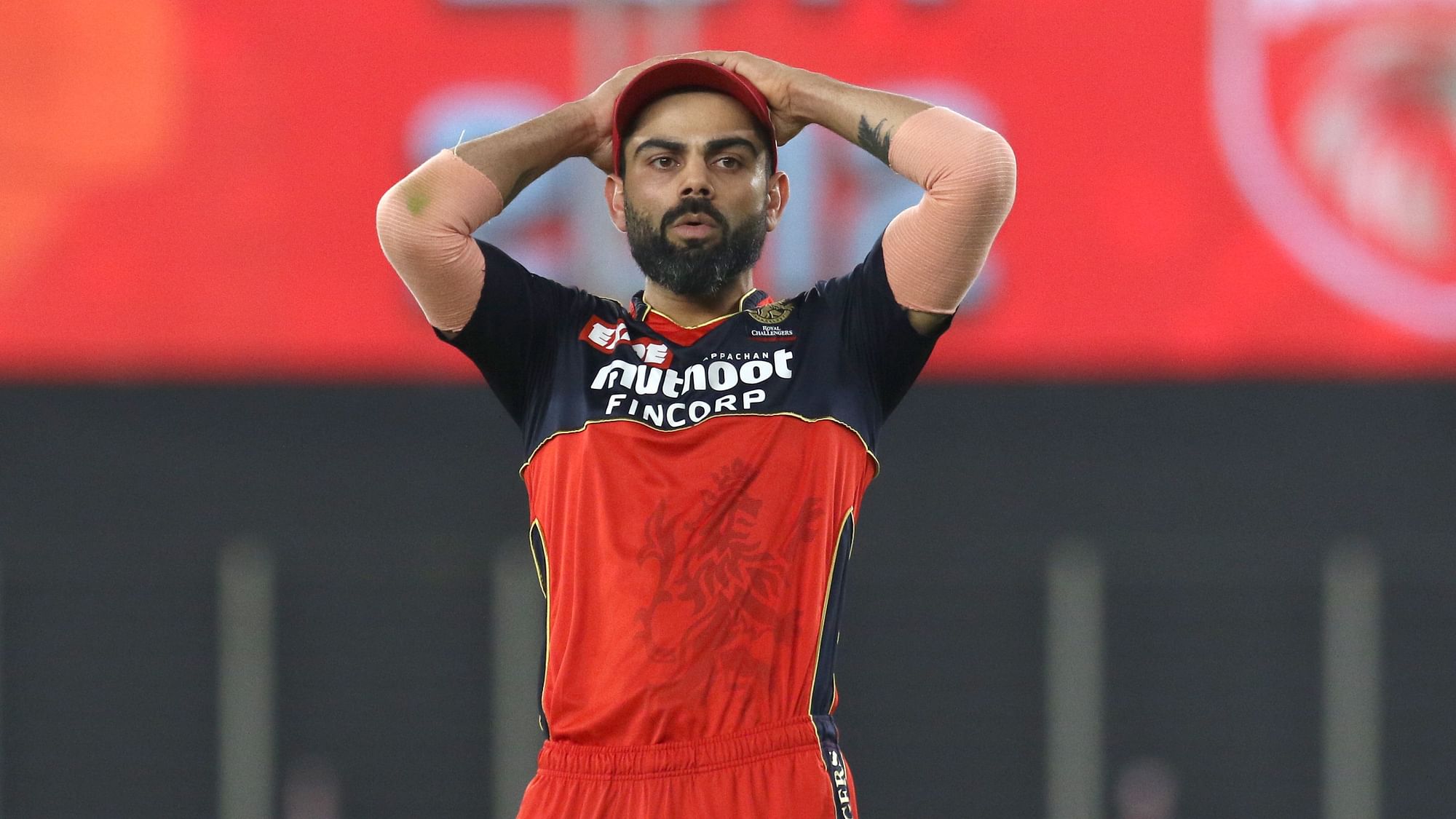 Virat Kohli reacts to a missed catch against CSK.&nbsp;
