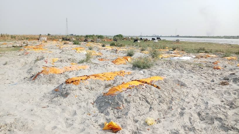 Confusion, Fear & Panic in UP’s Unnao After Burials on Ganga Ghat