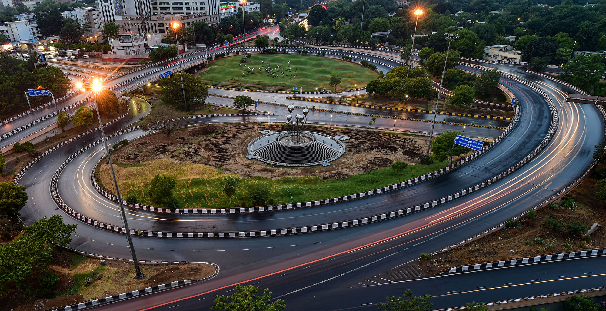 <div class="paragraphs"><p>Delhi Unlock guidelines: A long exposure photograph shows of the AIIMS flyover, during COVID-induced lockdown in New Delhi. Image used for representation.</p></div>