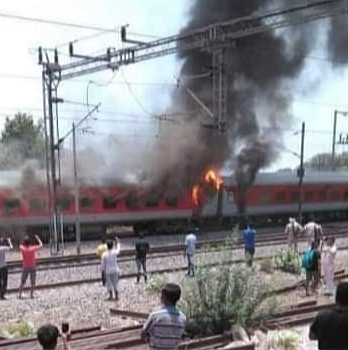 Did a Train From Bihar to Delhi Catch Fire? No, Images Are Old