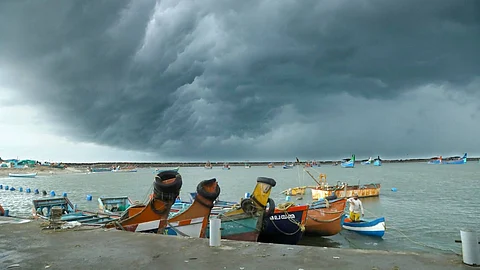 Cyclone Tauktae LIVE Tracking; Maharashtra Rain, Weather Forecast Live Updates: Cyclone 'Tauktae' Makes Landfall in Gujarat; 6 Dead in Maharashtra