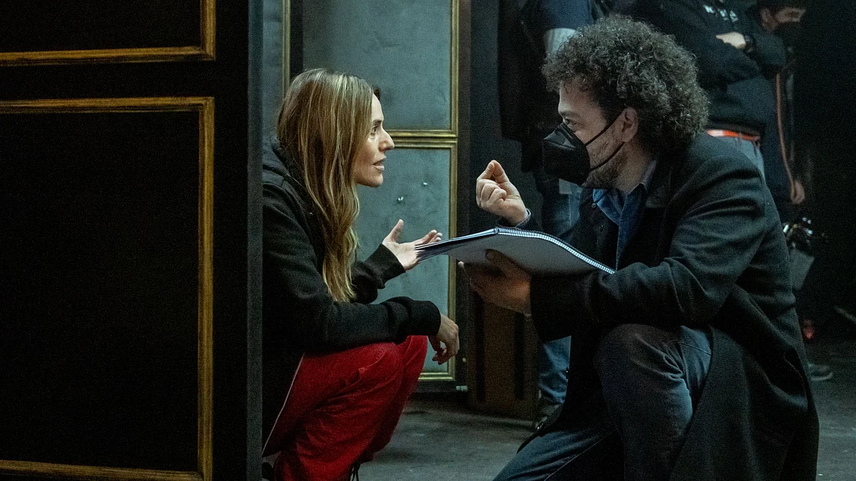 <div class="paragraphs"><p>Jesus Colmenar and Itziar Ituño on the set of <em>Money Heist.</em></p></div>