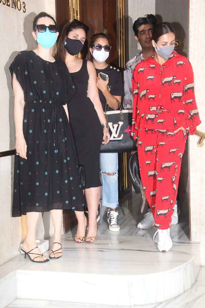 Pics: Kareena, Malaika, Neetu Kapoor Party With Manish Malhotra