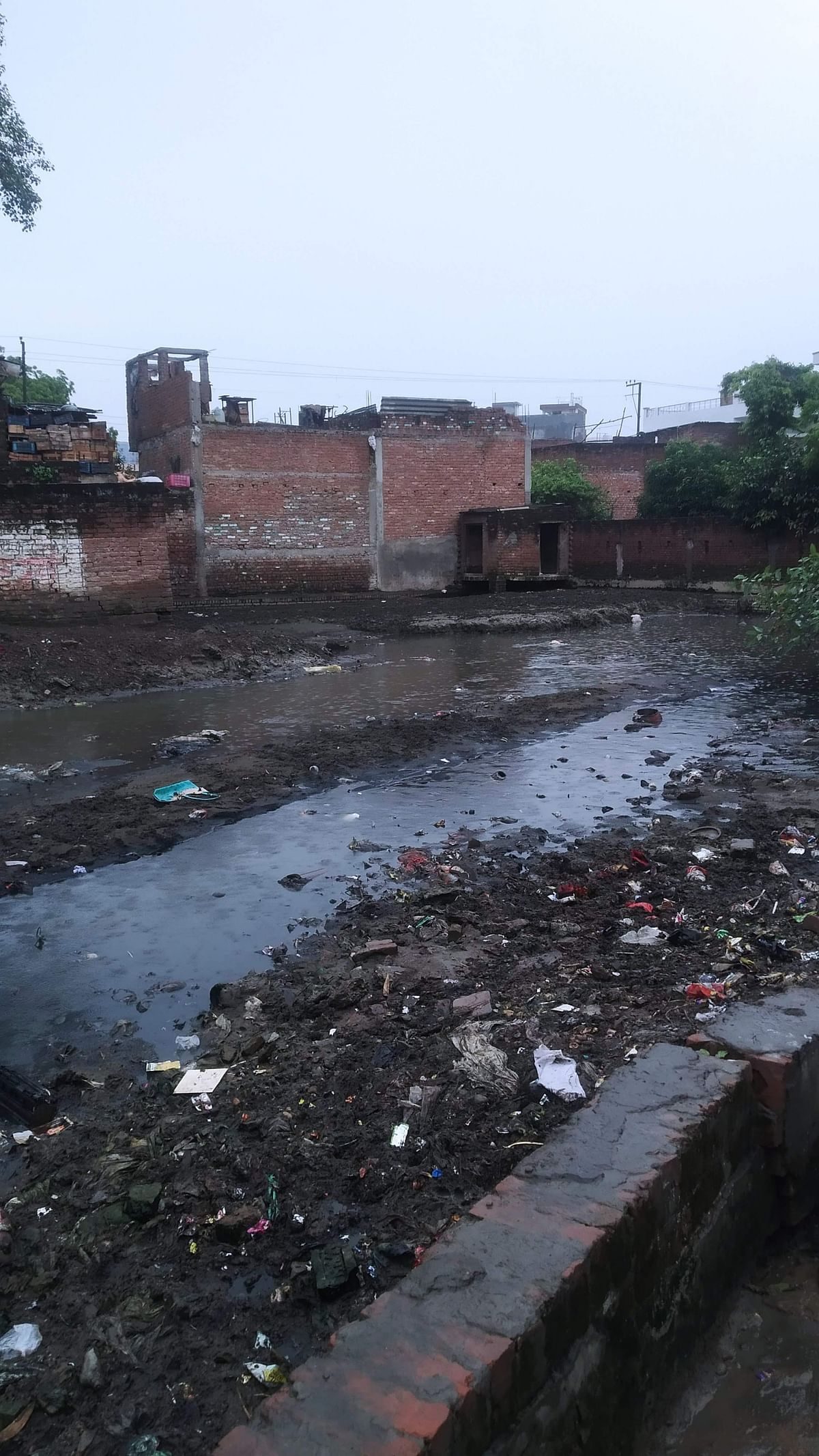 On what basis was a heavily polluted Assi RIver selected for India Smart City Awards 2020?