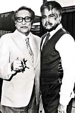 <div class="paragraphs"><p>Dilip Kumar with Ashok Kumar.</p></div>
