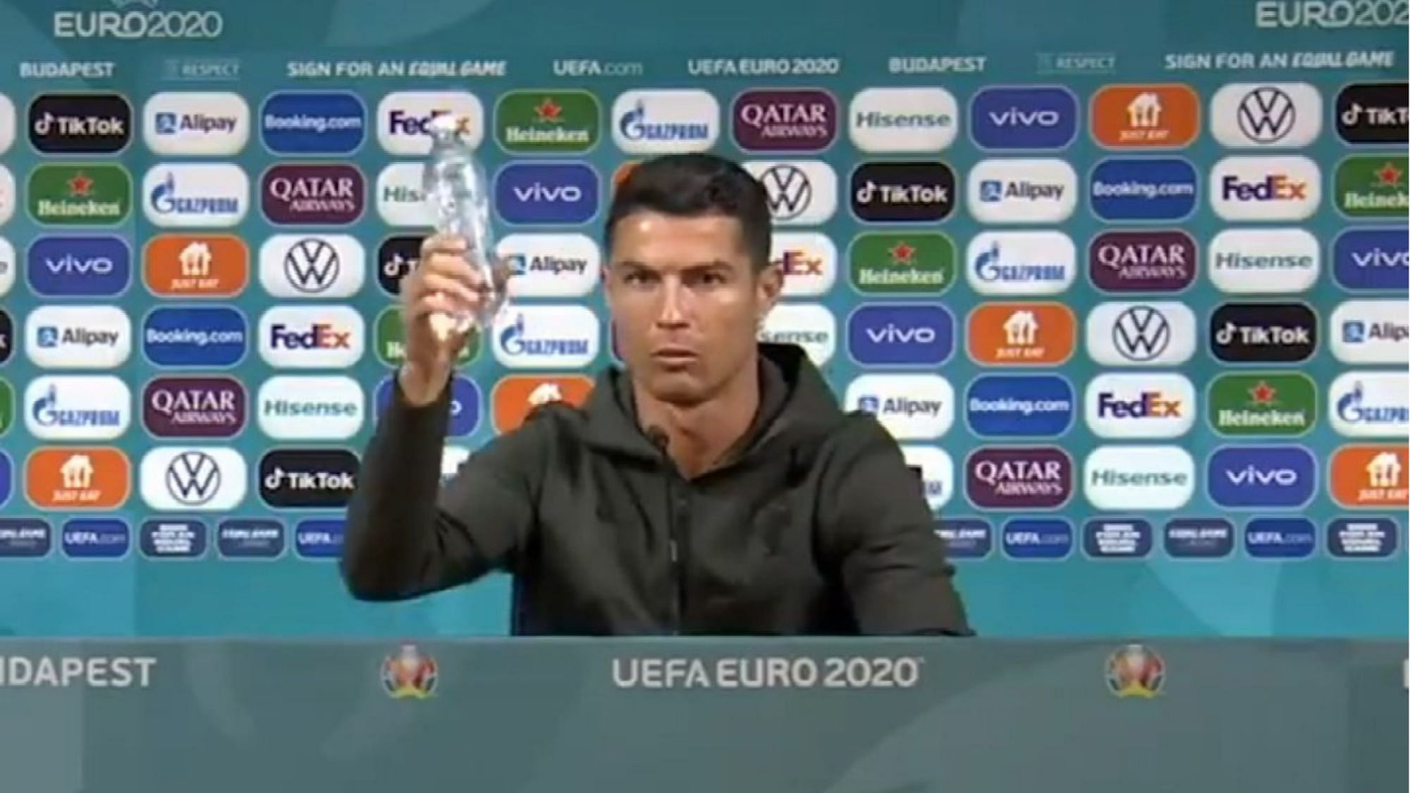 Ronaldo Replacing Coca Cola With Water Sparks Meme Fest On Twitter Flipboard