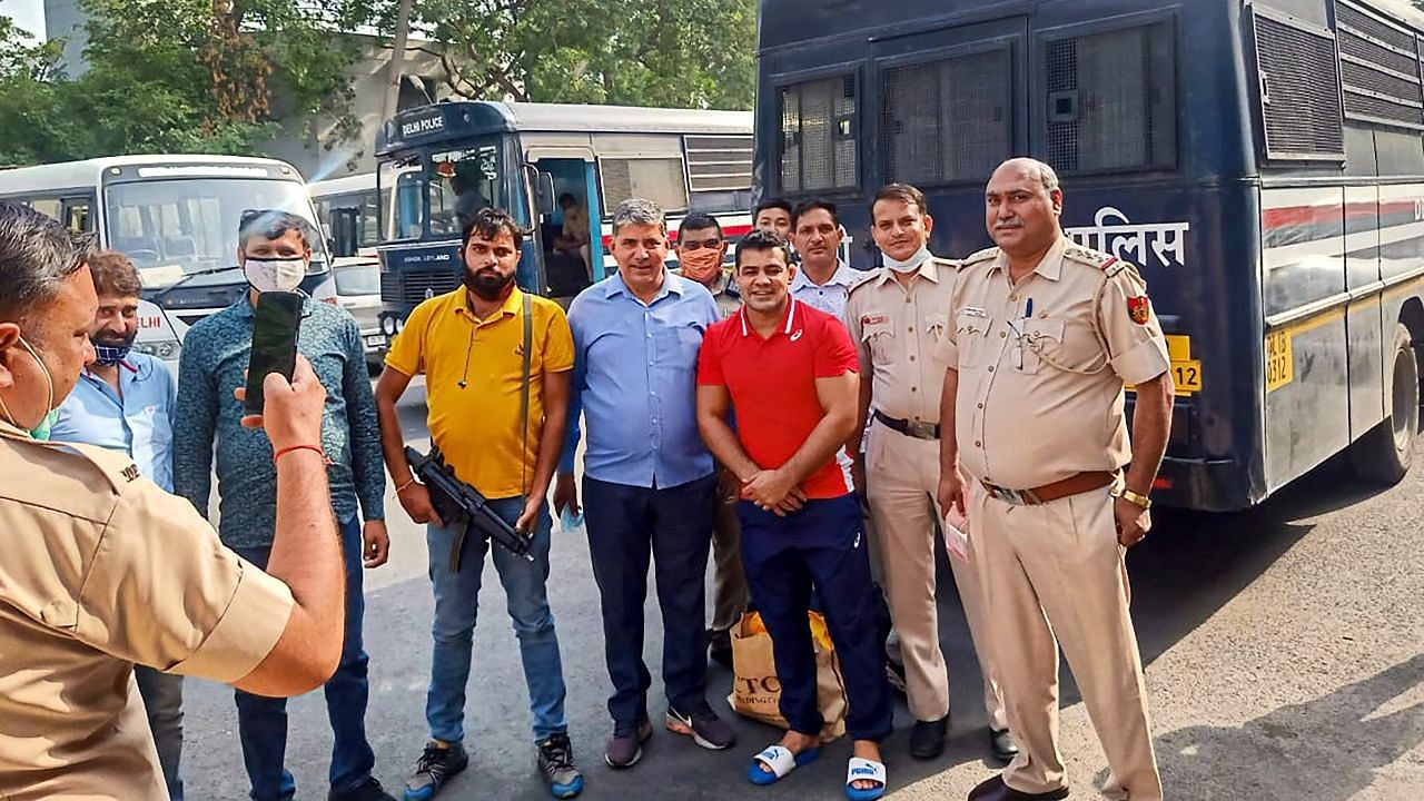 Delhi Police personnel were seen clicking pictures with murder accused Sushil Kumar.