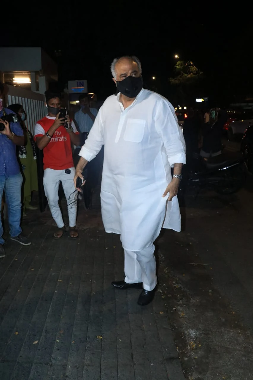 <div class="paragraphs"><p>Boney Kapoor at the Hinduja hospital, Khar</p></div>