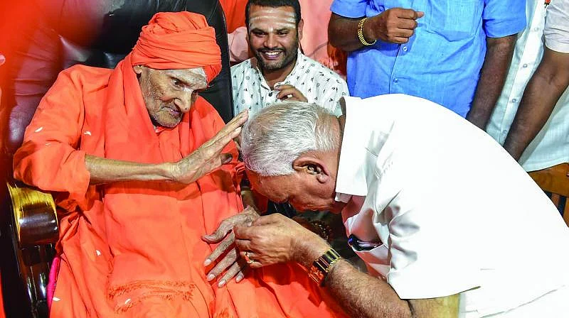 B S Yediyurappa with the Tumkur Lingayat seer, Siddaganga Matha, who has offered him support.
