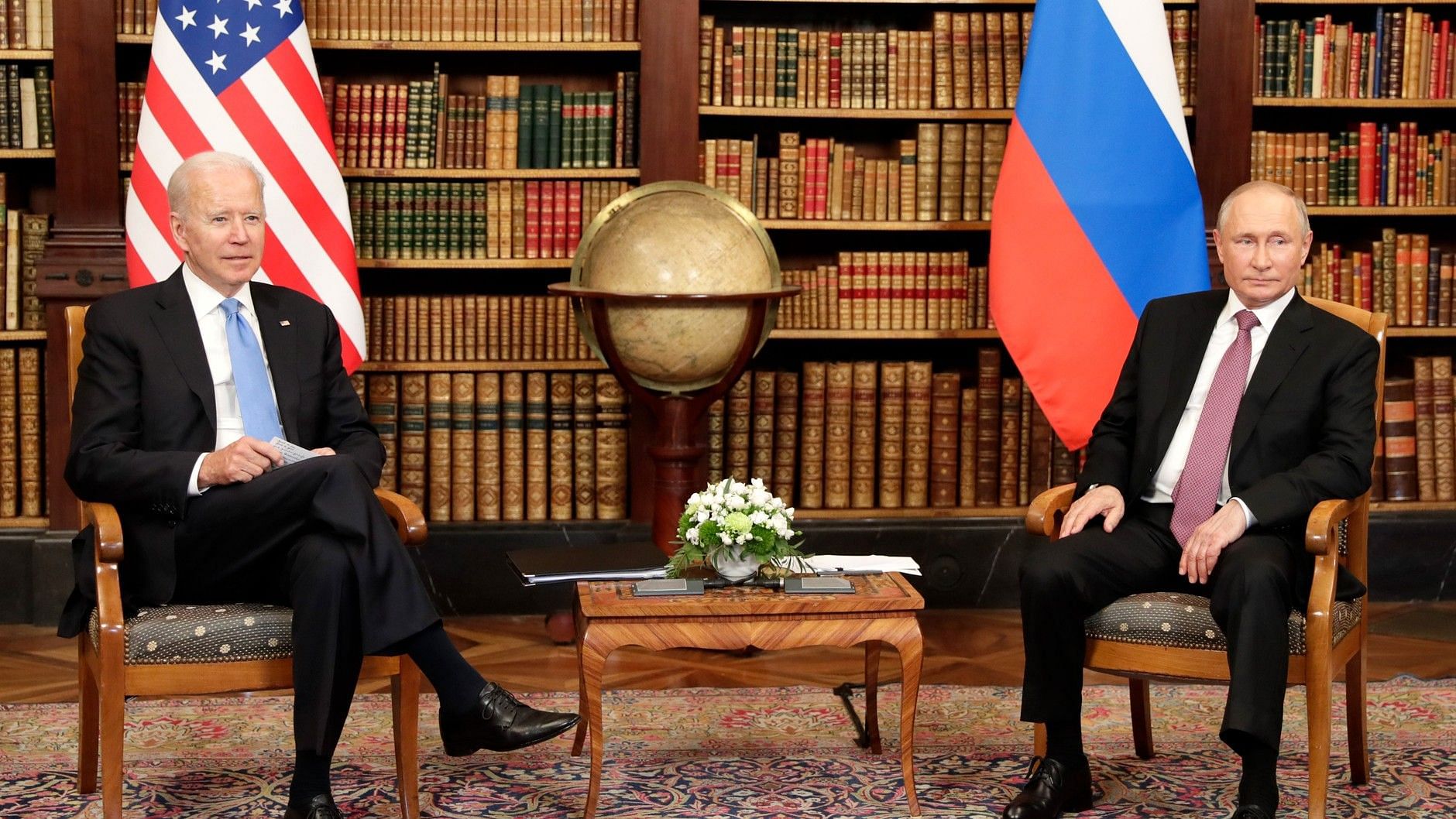 US President Joe Biden (left), Russian President Vladimir Putin (right)