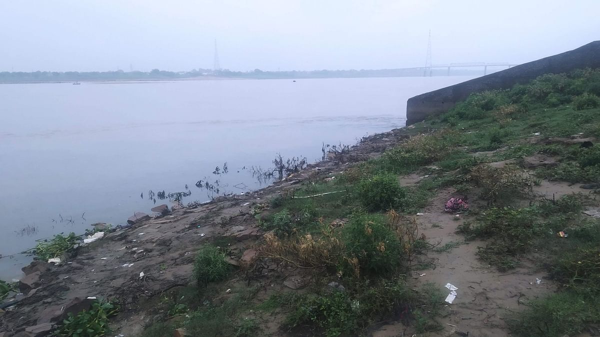 On what basis was a heavily polluted Assi RIver selected for India Smart City Awards 2020?