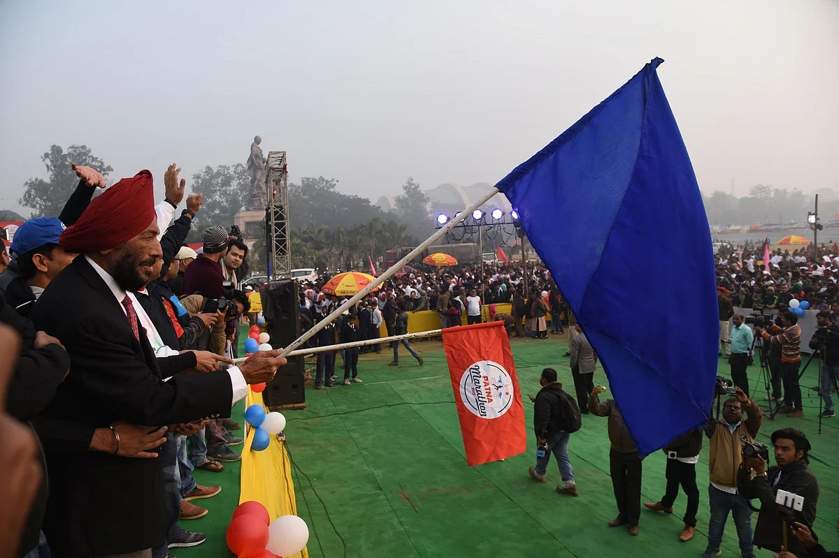 Milkha Singh flagging off the Patna Marathon at Gandhi Maidan on Dec 17, 2017.