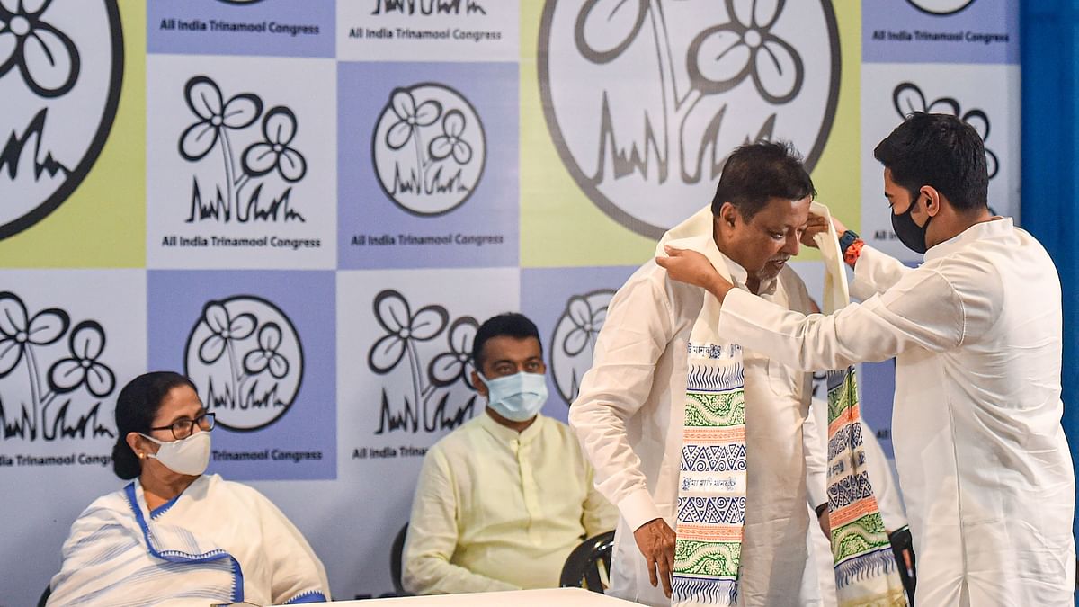 BJP leader Mukul Roy being felicitated by Trinamool Congress National General Secretary Abhishek Banerjee on his return to the party as West Bengal CM Mamata Banerjee looks on at TMC Bhavan in Kolkata, Friday, 11 June.