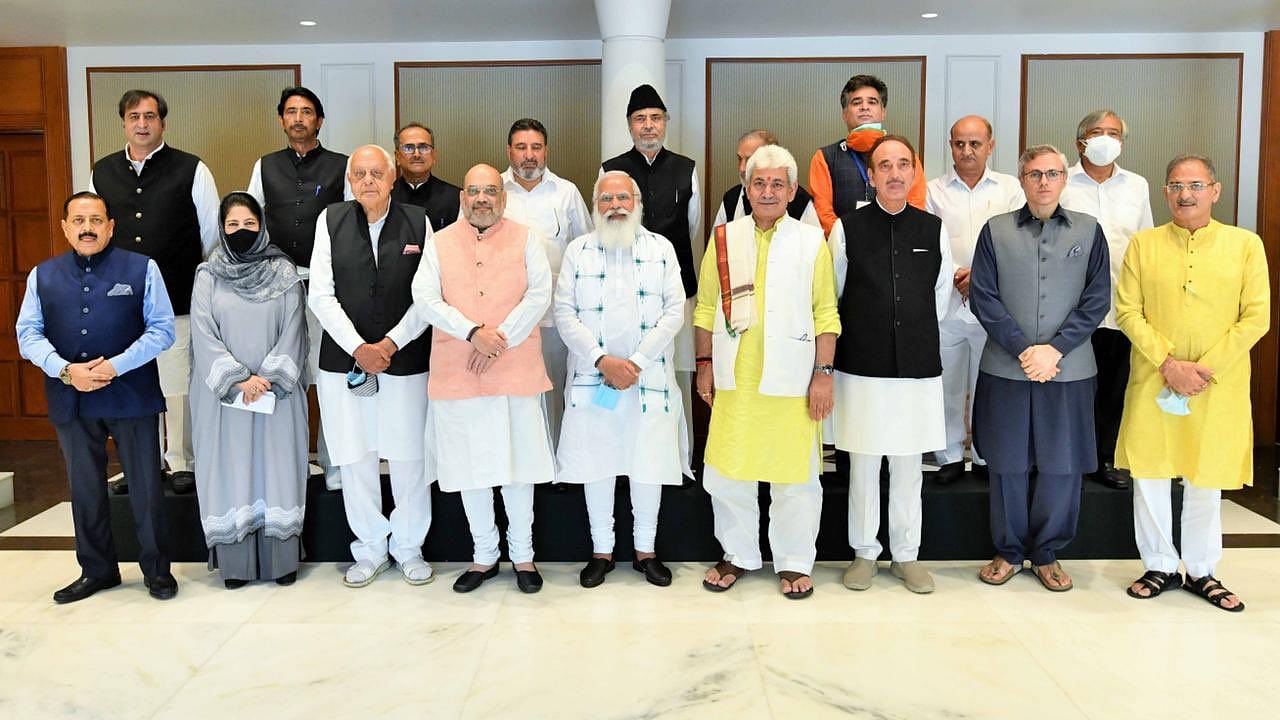 PM Narendra Modi held a meeting with leaders of Jammu and Kashmir, including Farooq Abdullah, Mehbooba Mufti and Ghulam Nabi Azad.&nbsp;