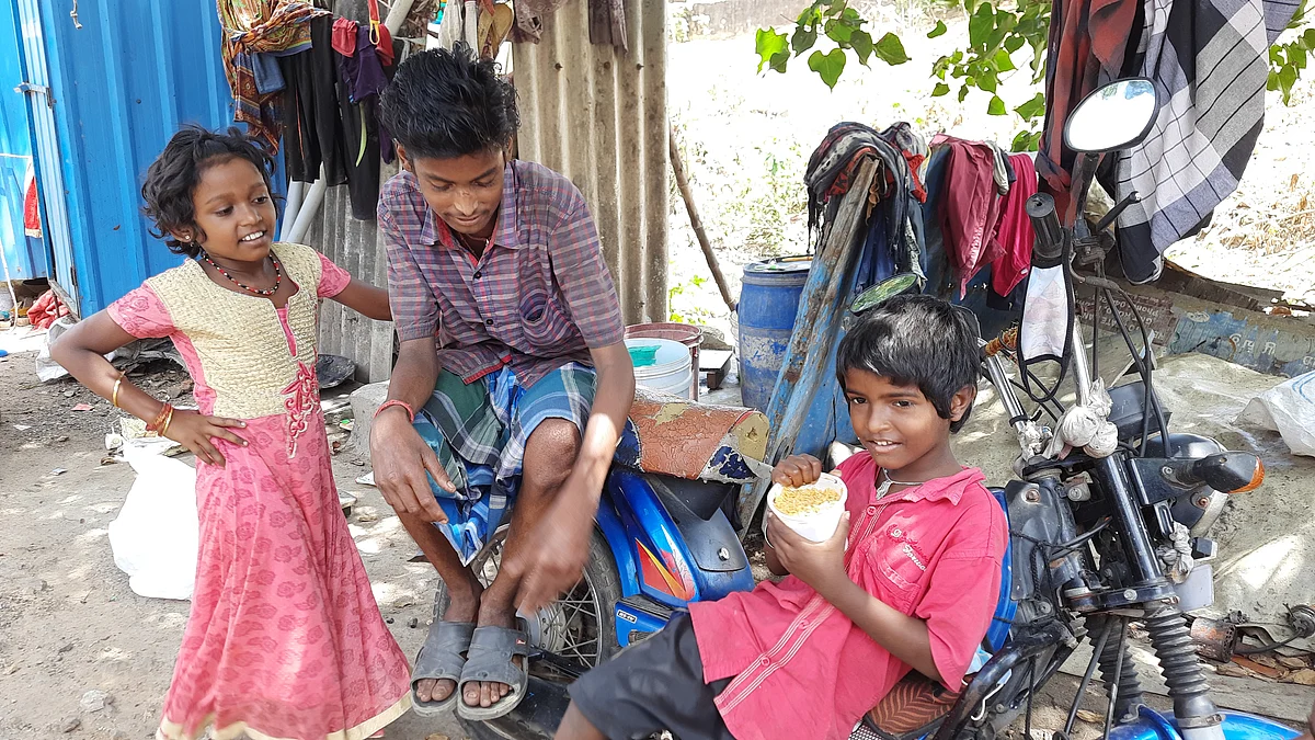<div class="paragraphs"><p>The families here said that they have not been able to manage even daily household expenses.</p></div>
