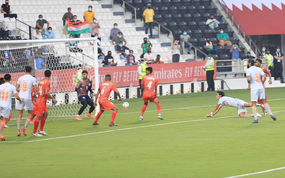 Chinglensana’s header is saved off the line by Bangladesh. 
